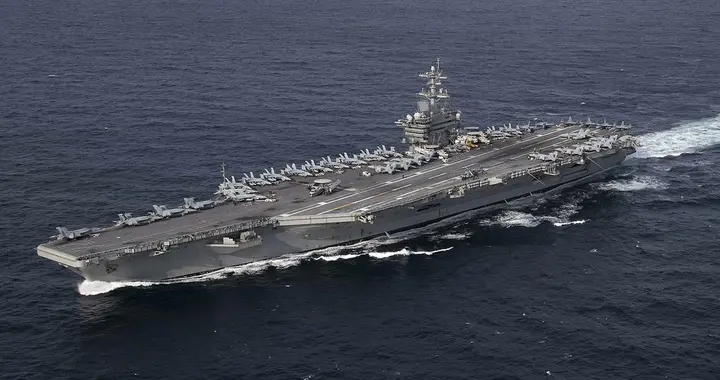 美航母打击群逼近波斯湾，伊朗称要用高超导弹反制，战争风险暴增