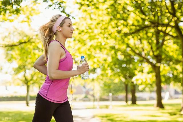 跑步多少公里，能达到瘦身目标？3个因素影响减肥速度！