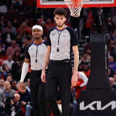 篮下后撤步：联盟第一的雷霆打个首轮还需要