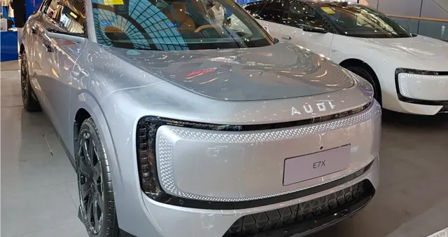 奥迪出手了！怕孩子闹老人晕？635km+quattro+空悬，E7X真香！