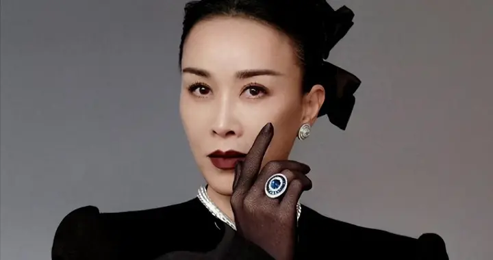 一曲征服，一生争议：那英的多面人生