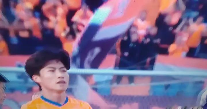 泰山打不了富裕仗，罗斯阿代米没来，又红牌罚下一个，最后踢了屎