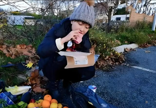 38岁离婚少妇，靠炒股为生，每天盯盘10小时，已经快饿死了