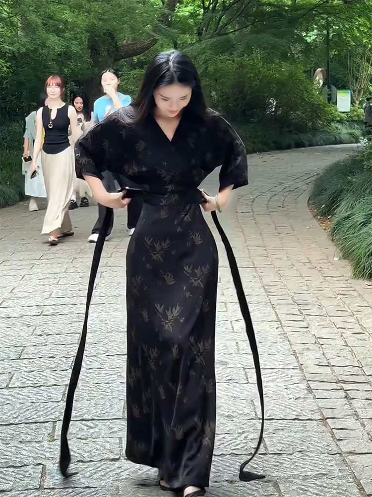 独特漂亮绝美气质高级感连衣裙女2025年夏季新款今年流行爆款裙子