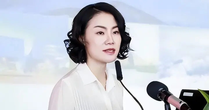 49岁的她，手握近2000万的年收入，为什么偏偏选择单身？