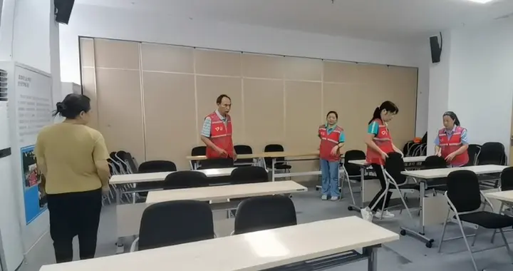 品读《人间草木》 书香浸润社区