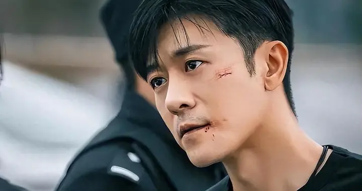 亲妈是导演，干妈是导演，20年都捧不红他，但在娶妻改名后火了！