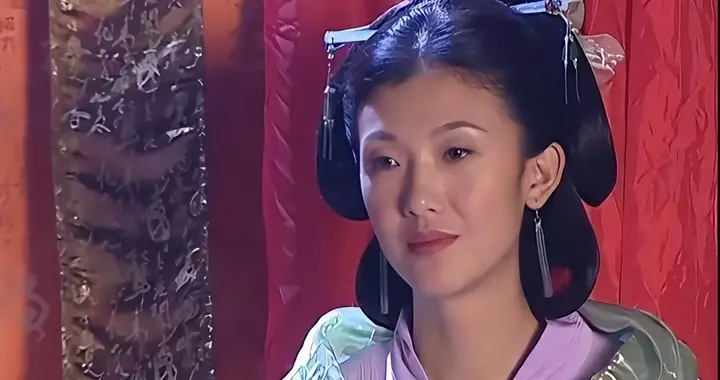 身高182cm的她，嫁矮17cm谢晖，39岁才生娃，如今一家3口很幸福