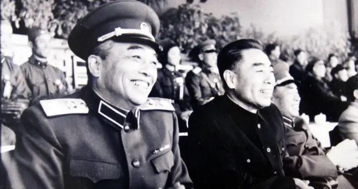 军校该上几小时课，彭总和刘伯承居然因为这小事抬杠，谁赢了？