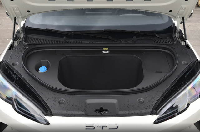 10万级新能源轿跑，海豹06 EV颜值能打，值得选择吗？