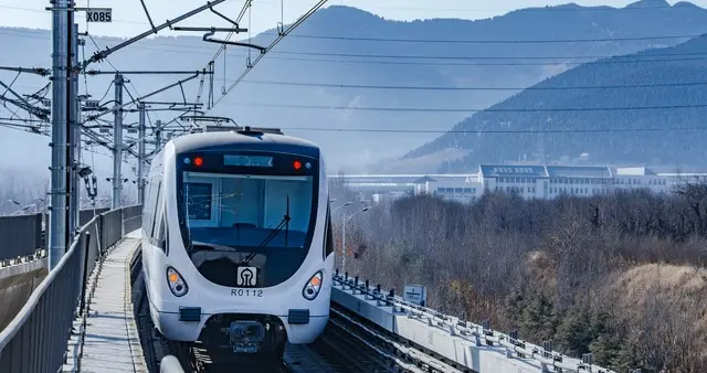 泉脉之上：当济南地铁四号线划破古老与未来