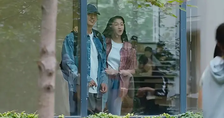 关晓彤寒天等鹿晗2小时：不吵不闹，才是顶流爱情最稳的样子