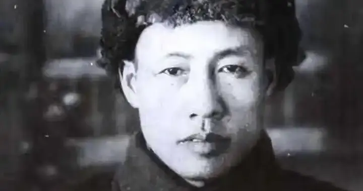 1949年，吴富善回到阔别多年的老家，嫂子上下打量，你是三弟？