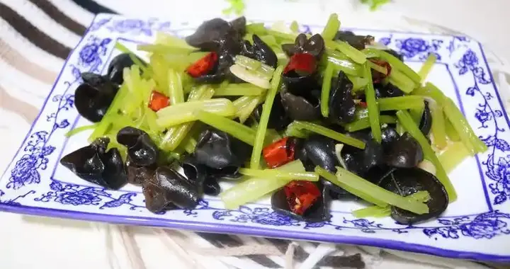 “溶栓高手”找到了！不是木耳和芹菜，没事多喝，血栓不见了