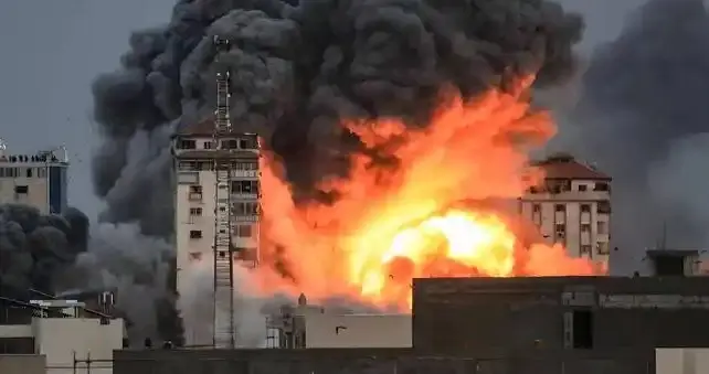 看到伊朗废墟后背发凉：如果炸弹落下来，我的300万房子能扛几秒