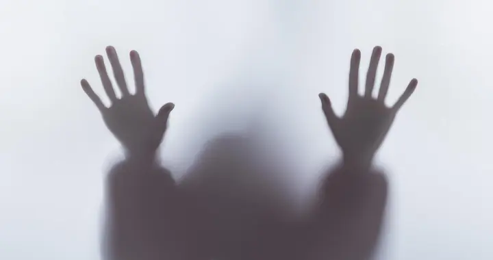 强迫症，核心是恐惧感，原因有两方面