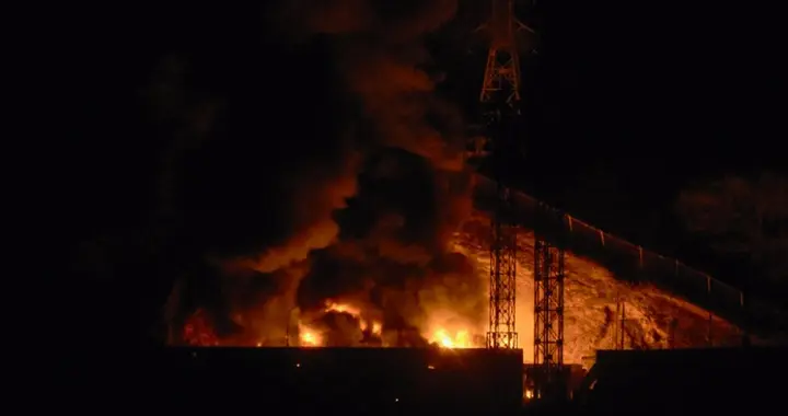 大炮打蚊子？美国围堵委内瑞拉的迷之操作，原来早有预谋