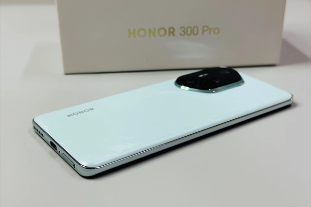 荣耀更激进了！从3399元跌至2784元，3840Hz+50倍变焦+100W
