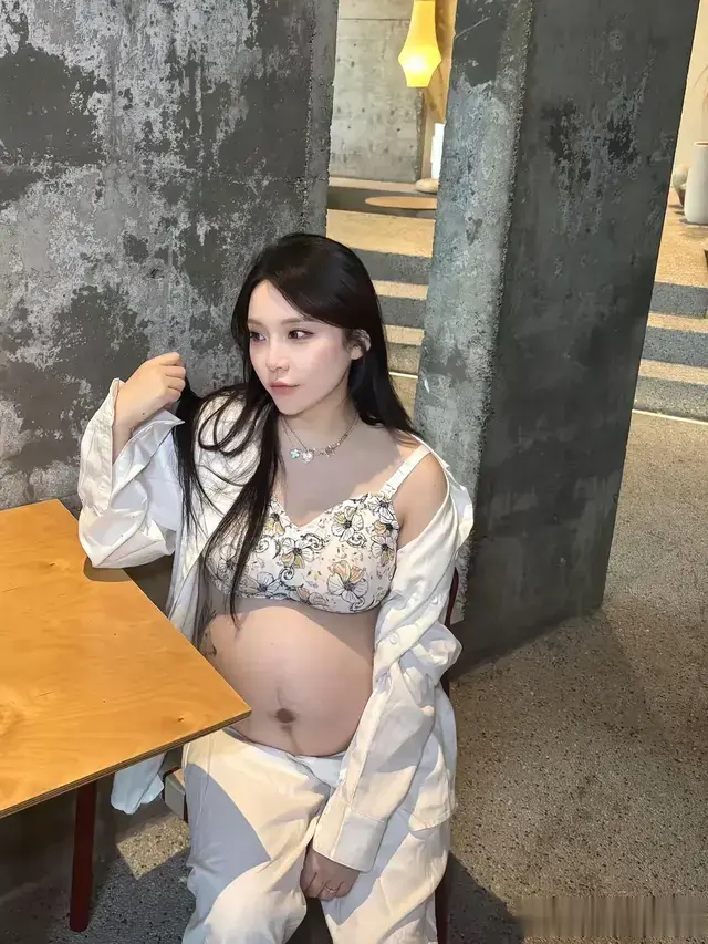 高龄产妇也能美成这样？老钱风穿搭教科书！