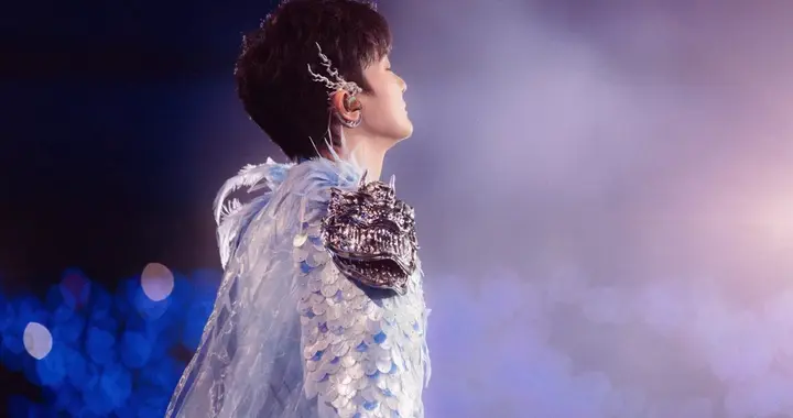 这才是周深成都演唱会最美好的结果！周深工作室发布九宫格演出照