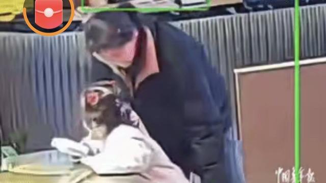 仙女阁：泪崩了。近日山东，一位母亲给孩子