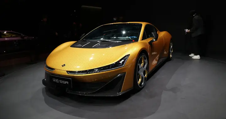 实拍昊铂SSR云纹金高定版，售价148.6万，国产超跑能打响名号吗？