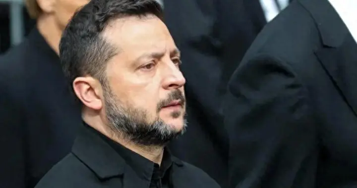 俄乌和谈刚有戏，泽连斯基专机险遭无人机击中，谁最怕战争结束？