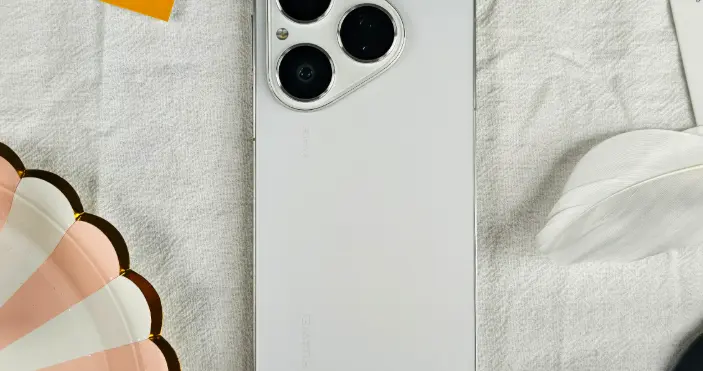 华为Pura 80一降再降，潜望长焦+麒麟9020+卫星通信，才3299元