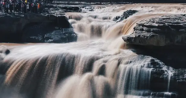 难怪，“壶口瀑布是我们开发的旅游景点”，这么说收钱没毛病