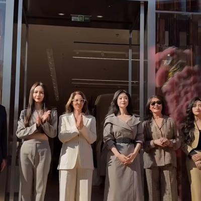 楠嘉说娱：蒋欣，戚薇，沈月，一起现身北京