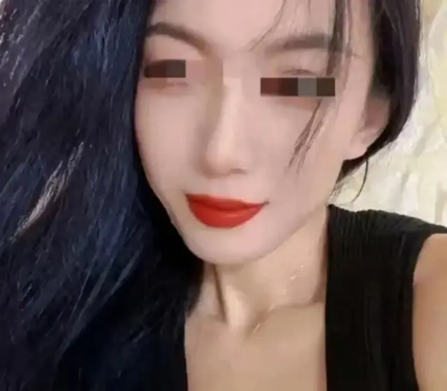 烧烤店老板娘直播翻车！榜一大哥反手曝光私聊录屏，网友炸锅