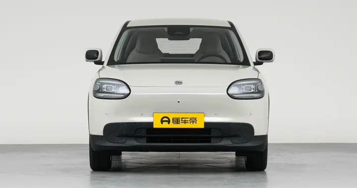 7.89万，后驱+独立悬架，标配6气囊，家用代步可以看看奇瑞QQ3 EV