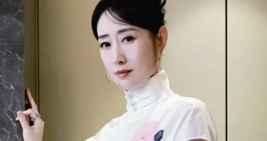 刘敏涛越年长越迷人！身姿优雅，媚而不俗看着舒服！