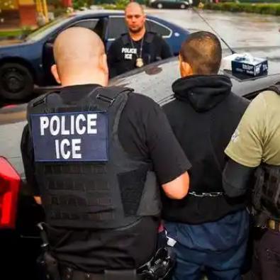 阿凯瞰世界：美国州长当众“耍无赖”，IC