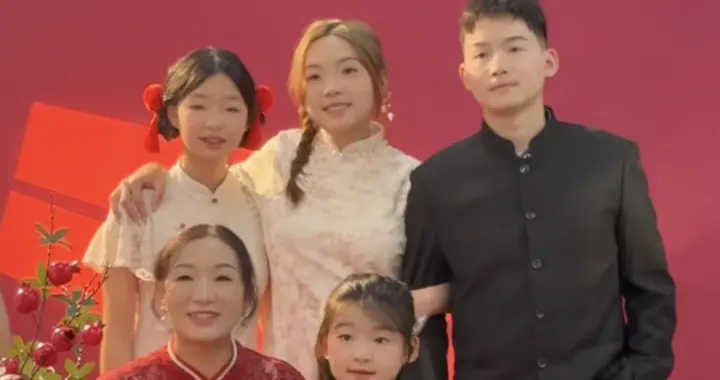 许健华一家拍全家福快乐多 两个女儿变化最大 网友给谢浩男一个忠告