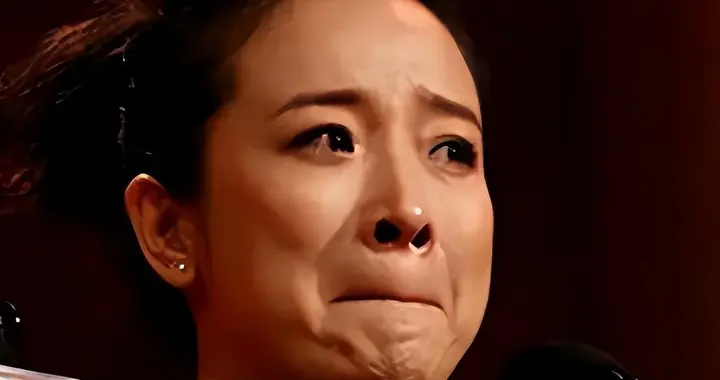 她是国家一级女演员，多次给坐轮椅丈夫戴绿帽，如今儿子也是演员