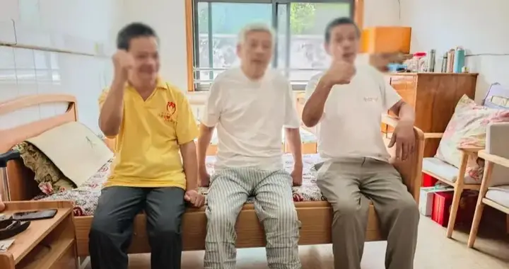 上海90岁老人爱子心切，将两个智力残疾儿子送进养老院，结果如何