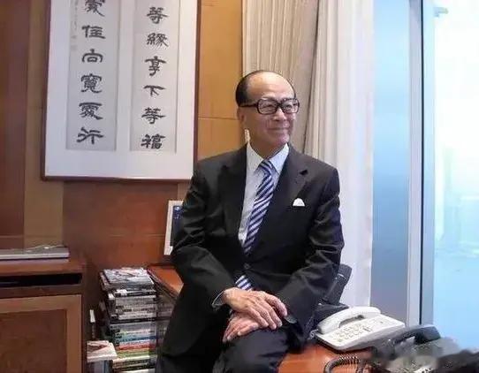 不要骂了，李嘉诚这次要千亿卖码头，还没有突破炎黄子孙的底线！