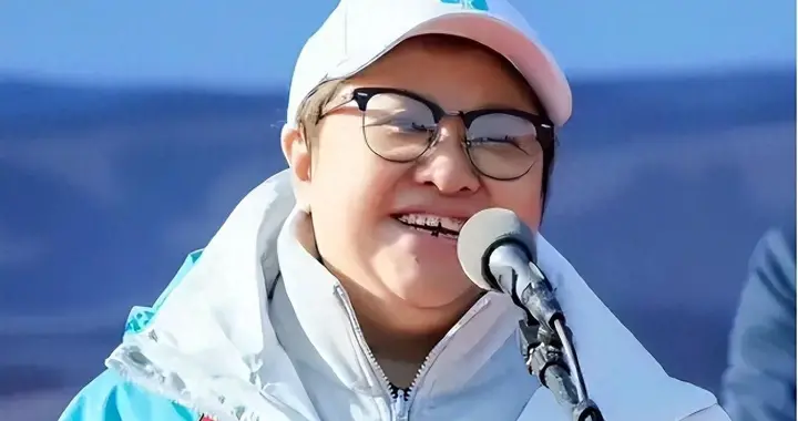 ＂骗＂了我们30年，韩红父亲竟是家喻户晓的他，难怪都不敢得罪她