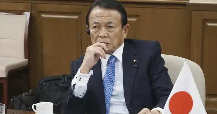 184票强推！麻生太郎借尸还魂，战犯后裔竟要登天皇宝座