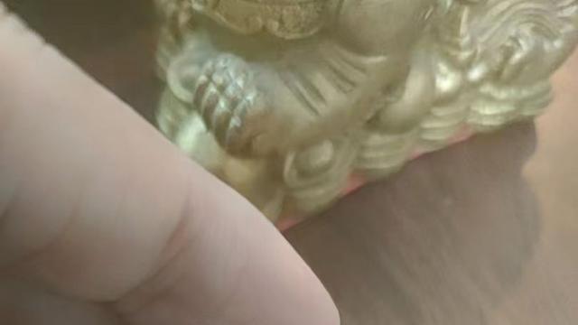 山洞中躲避风雨：两天纯手工打造了三个小的