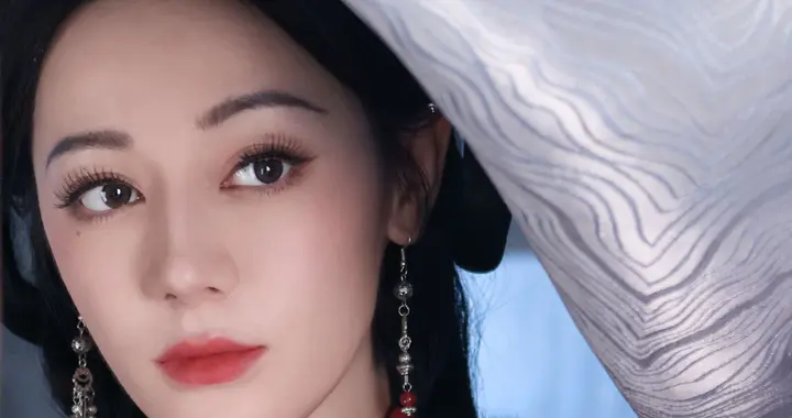 美女壁纸第5265期—《白日提灯》迪丽热巴