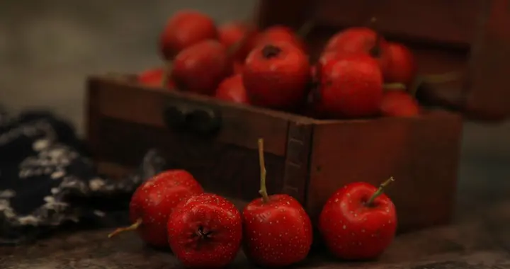 山楂和它们一起煮水喝，肝脏干净了，脂肪、肝炎都能消！