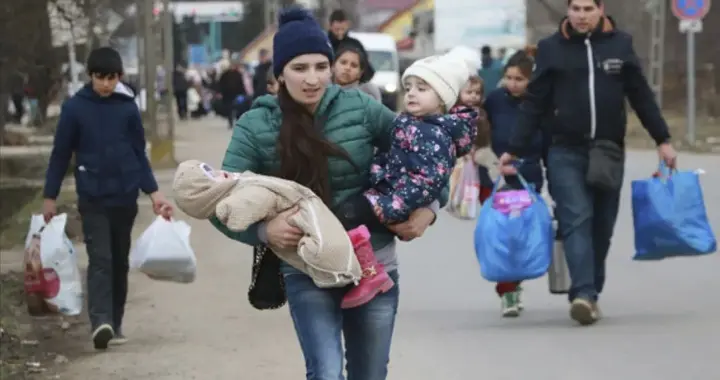 俄乌打了三年，打穷了三个国家，富了三个国家，中国也在其中