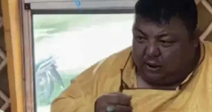 吃播网红恩克半年吃110只羊，眼神呆滞脸黑成炭