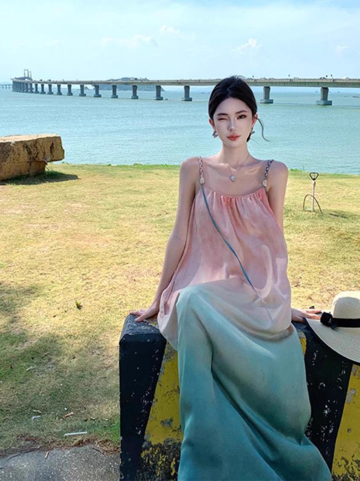 法式渐变晕染吊带连衣裙女春夏多巴胺海岛