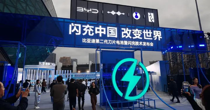 硬核闪充技术树立行业新标杆 比亚迪第二代刀片电池的双重破局