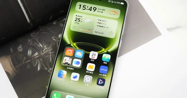 vivo X300 Ultra不讲武德，双2亿主摄+6600mAh，定...