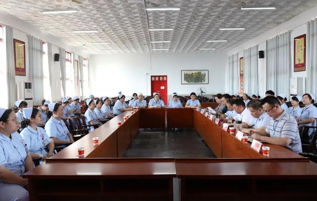 共筑卓越 擘划未来丨湘潭市中医医院开展庆祝5.12国际护士节座谈会