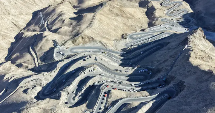 【南疆25】盘龙古道。全程仅36公里，却有608个弯，有急弯达270度